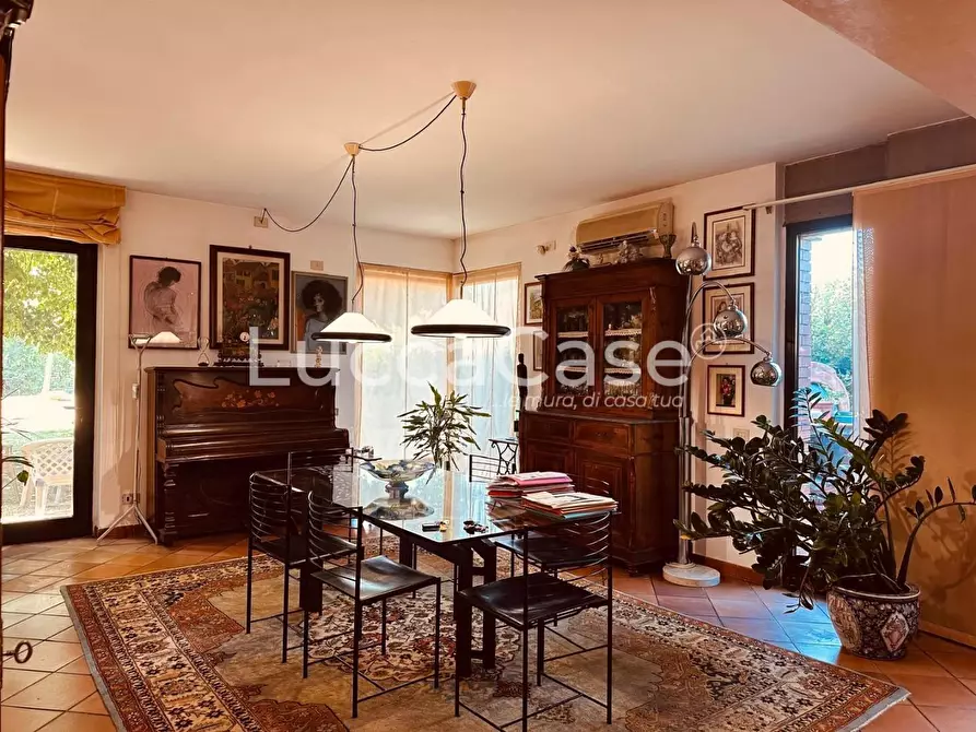 Immagine 7 di Villa in vendita  a Lucca