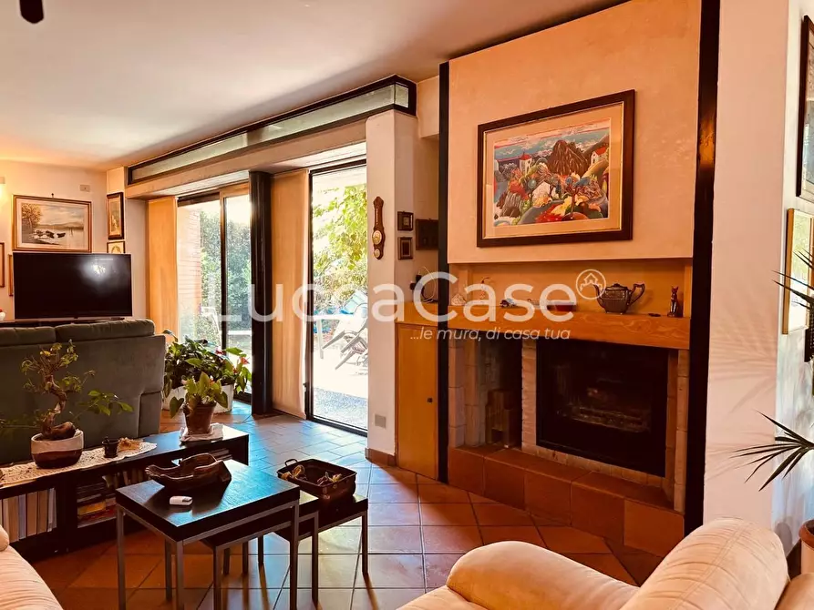 Immagine 6 di Villa in vendita  a Lucca