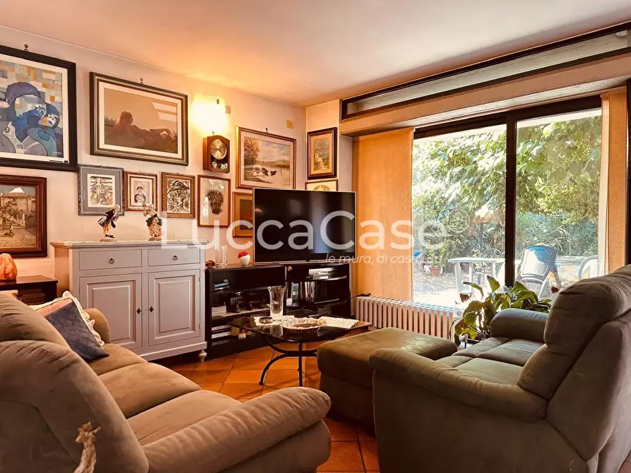 Immagine 20 di Villa in vendita  a Lucca