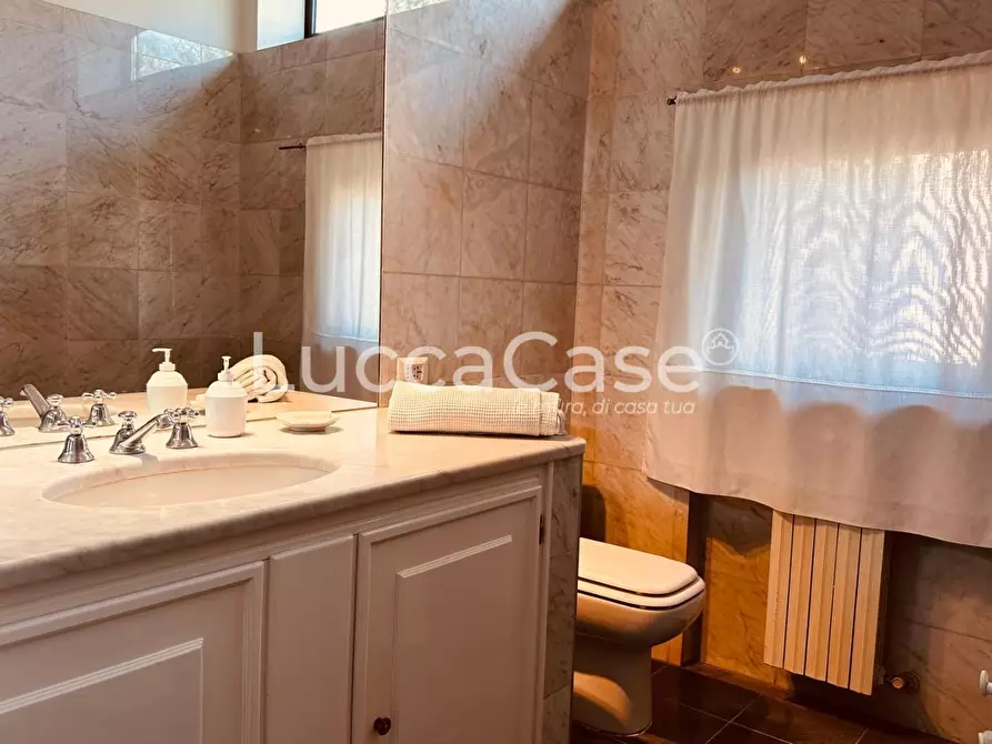 Immagine 45 di Villa in vendita  a Lucca