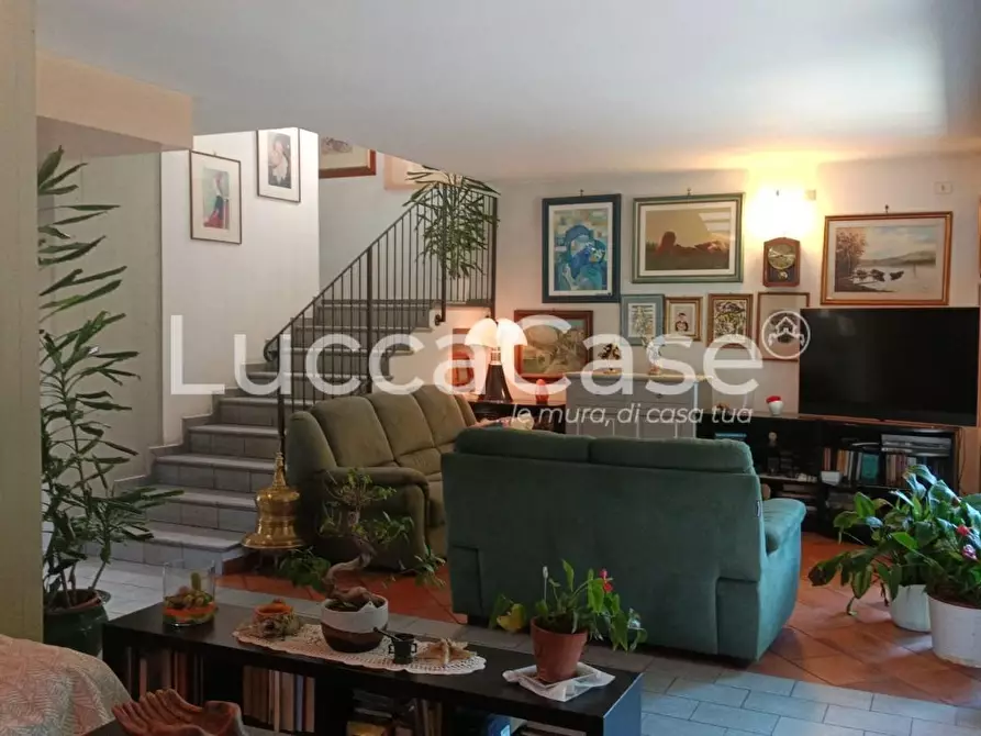 Immagine 80 di Villa in vendita  a Lucca