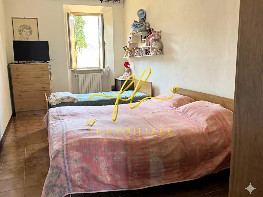 Immagine 5 di Appartamento in vendita  a Fivizzano
