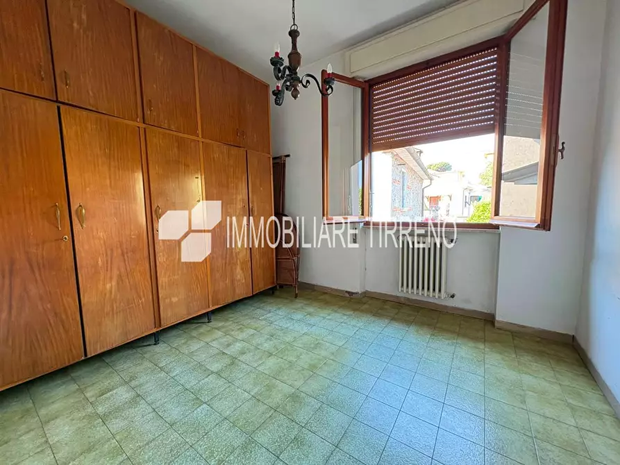 Immagine 25 di Villa in vendita  a Massa