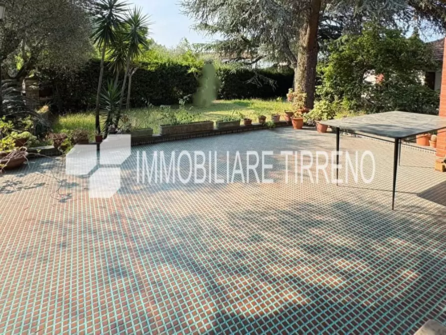 Immagine 8 di Villa in vendita  a Massa
