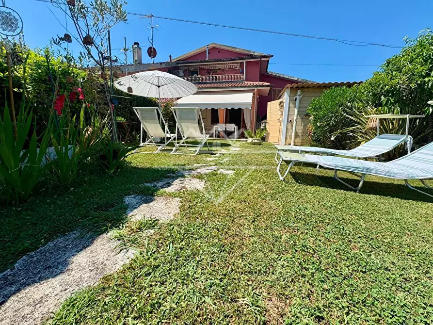 Immagine 13 di Appartamento in vendita  a Ameglia