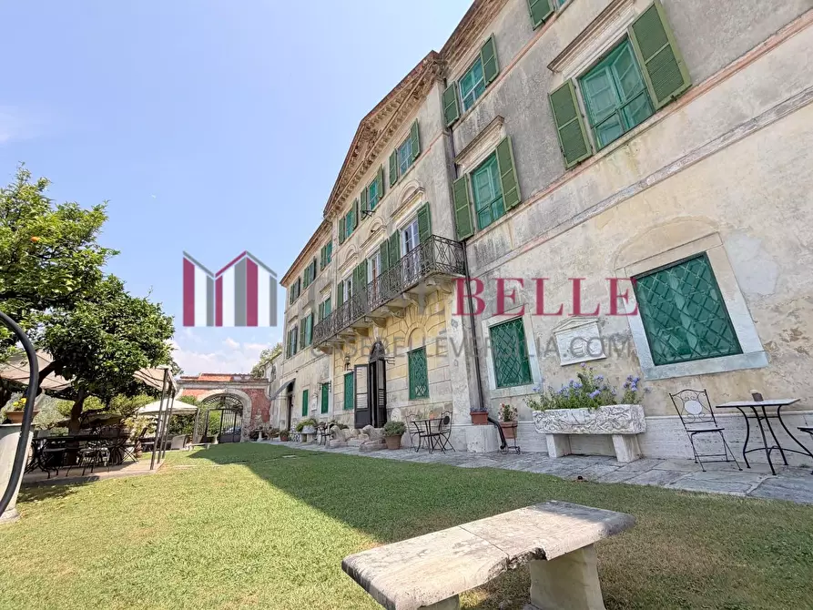 Immagine 1 di Immobile di prestigio in vendita  a Camaiore