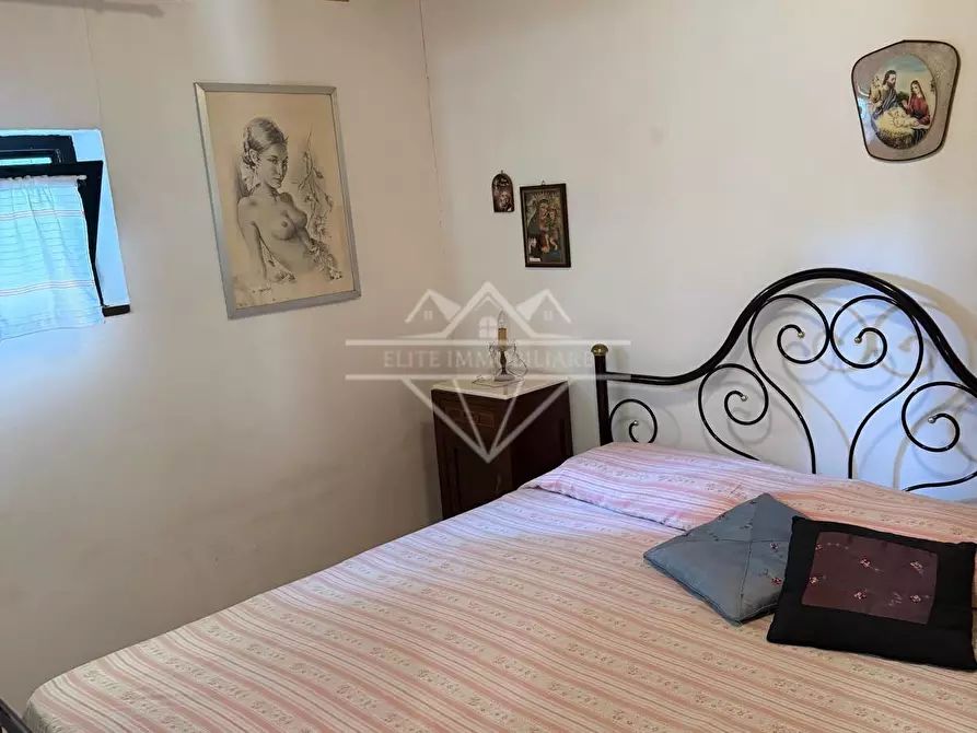 Immagine 15 di Porzione di casa in vendita  a Ameglia