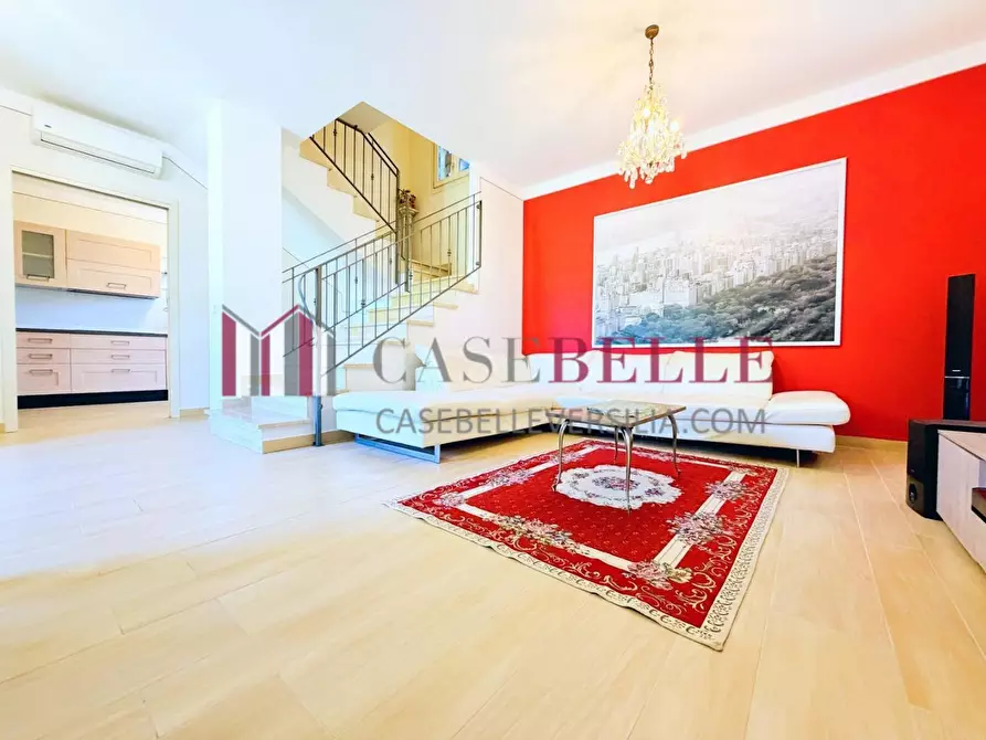 Immagine 1 di Casa bifamiliare in vendita  a Camaiore