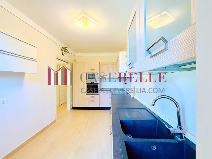 Immagine 11 di Casa bifamiliare in vendita  a Camaiore
