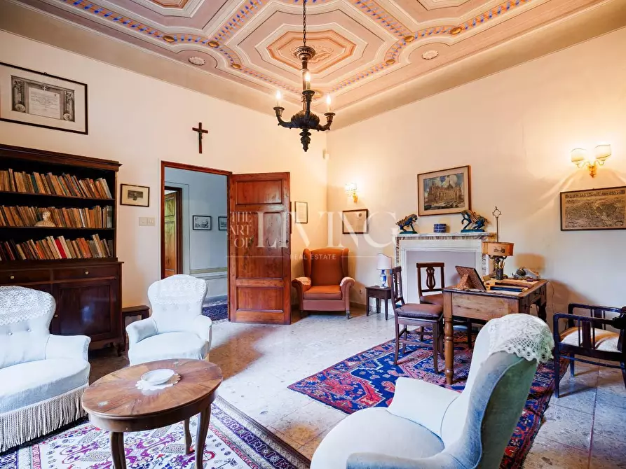 Immagine 5 di Villa in vendita  a Lucca