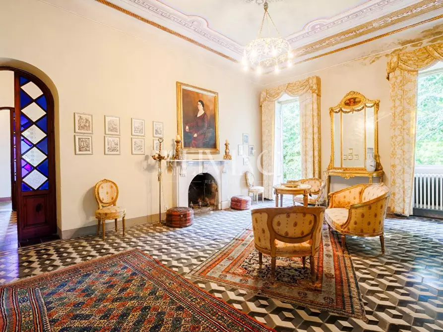 Immagine 22 di Villa in vendita  a Lucca