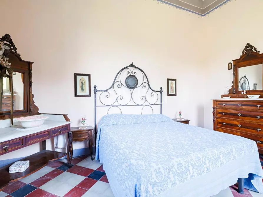 Immagine 42 di Villa in vendita  a Lucca