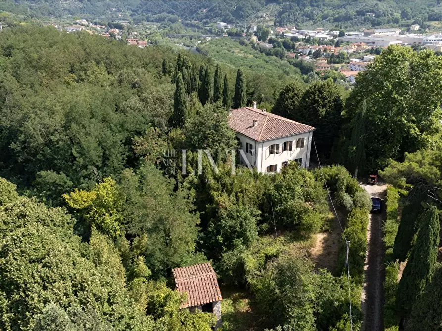 Immagine 45 di Villa in vendita  a Lucca