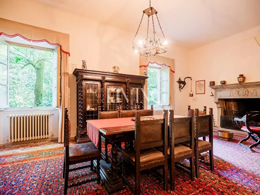Immagine 8 di Villa in vendita  a Lucca