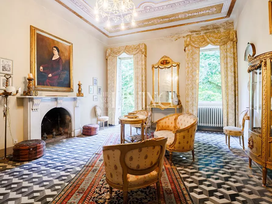 Immagine 23 di Villa in vendita  a Lucca
