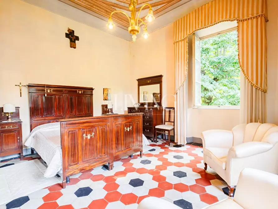 Immagine 37 di Villa in vendita  a Lucca