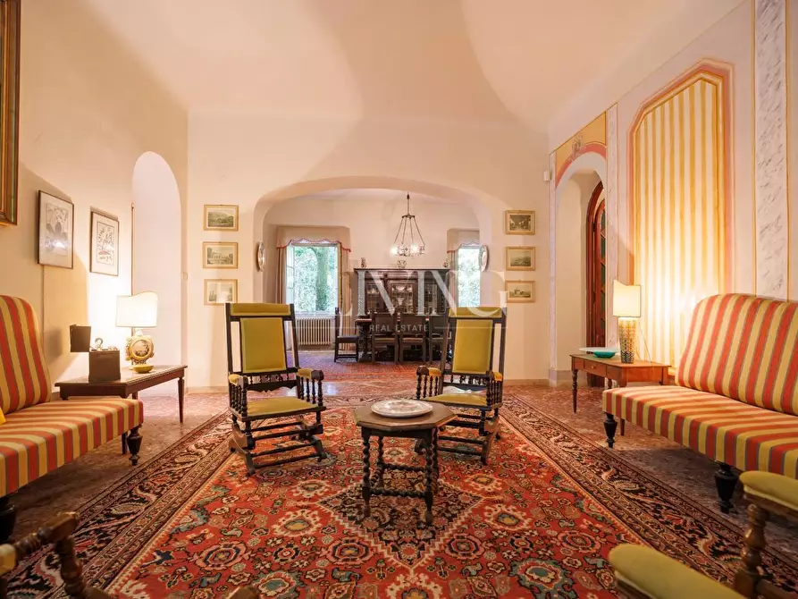 Immagine 15 di Villa in vendita  a Lucca