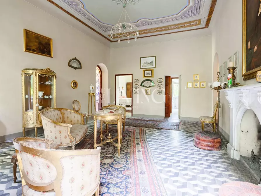 Immagine 24 di Villa in vendita  a Lucca