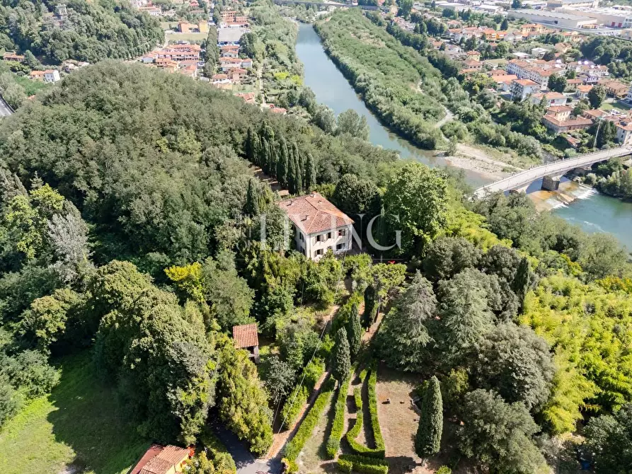 Immagine 47 di Villa in vendita  a Lucca