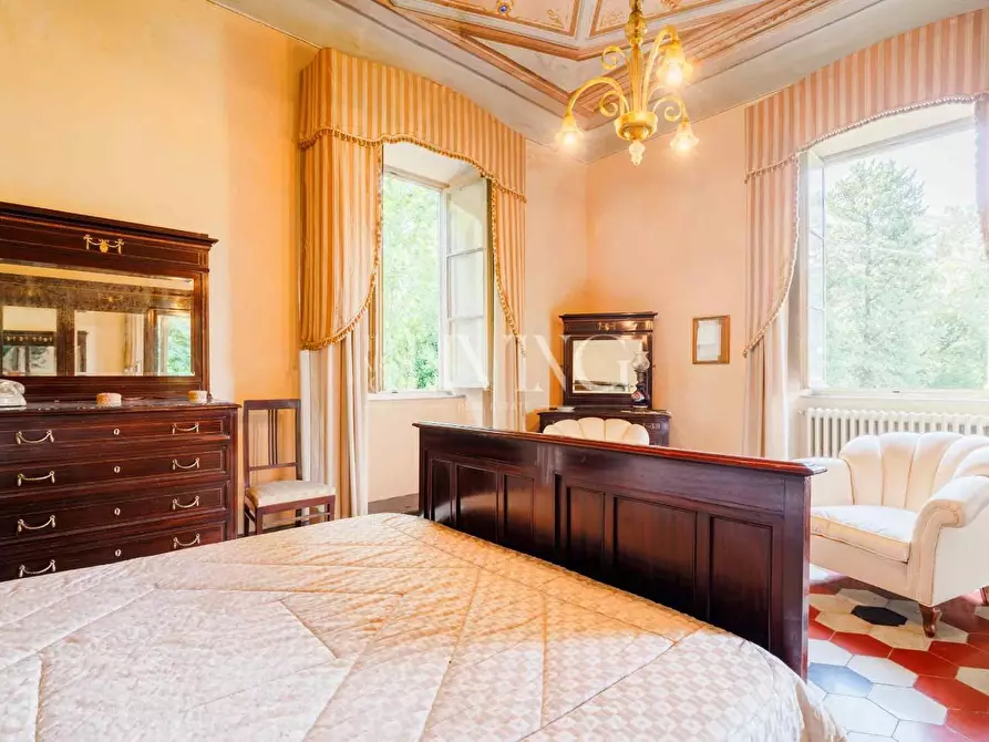 Immagine 38 di Villa in vendita  a Lucca