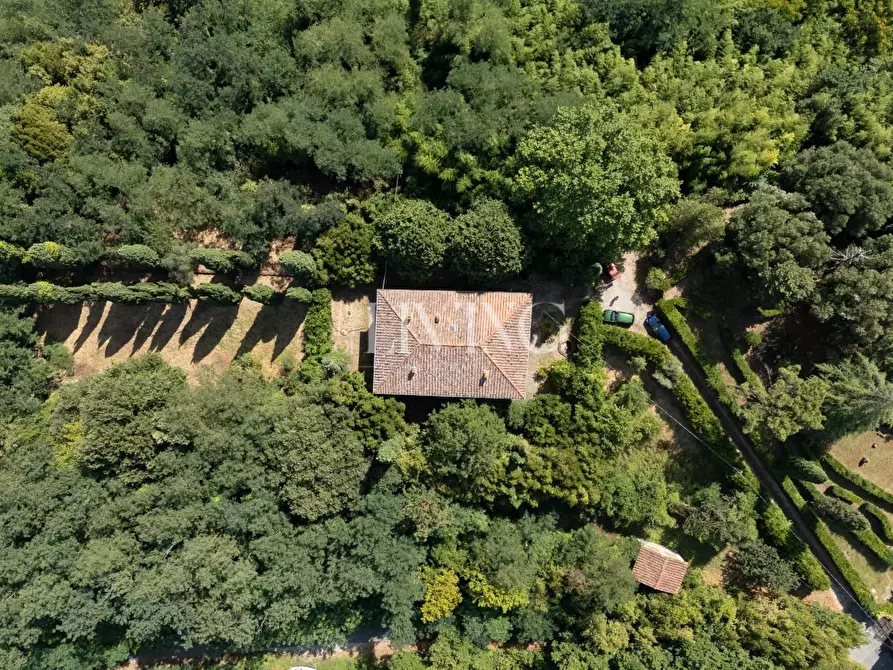 Immagine 49 di Villa in vendita  a Lucca