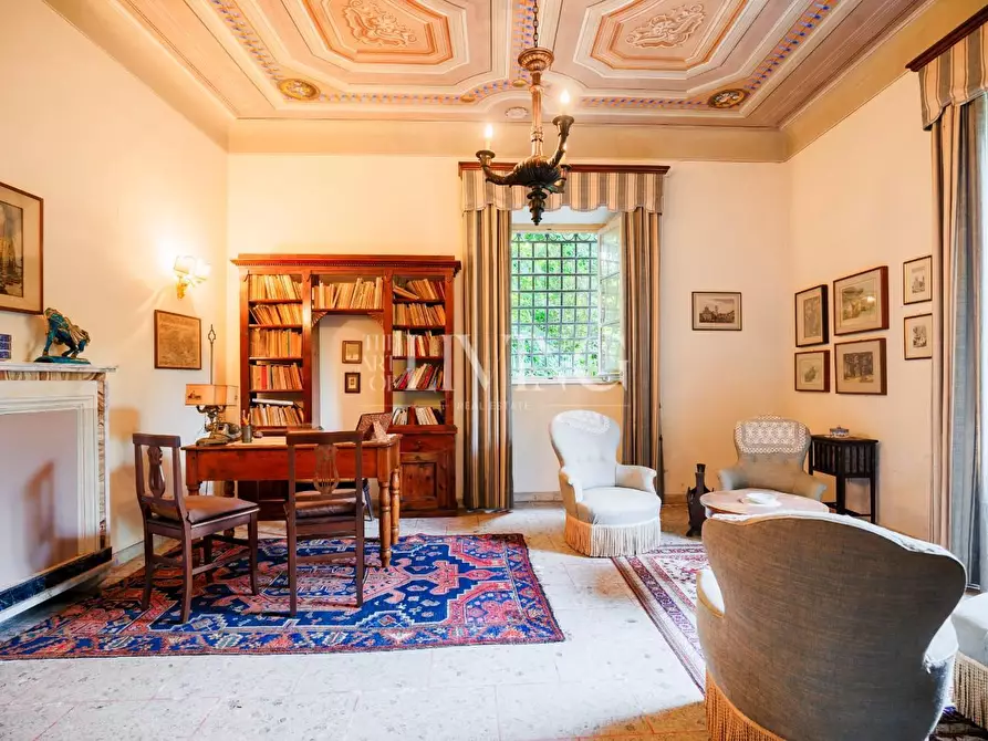 Immagine 7 di Villa in vendita  a Lucca
