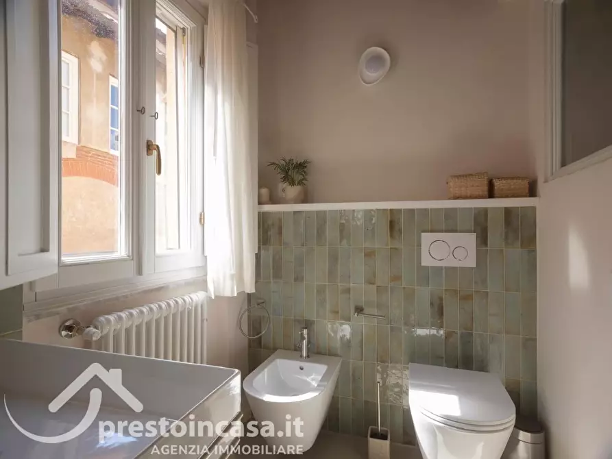 Immagine 3 di Appartamento in vendita  a Lucca