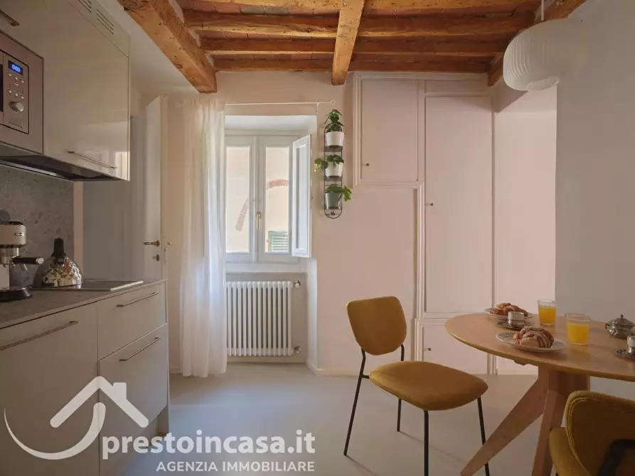 Immagine 8 di Appartamento in vendita  a Lucca