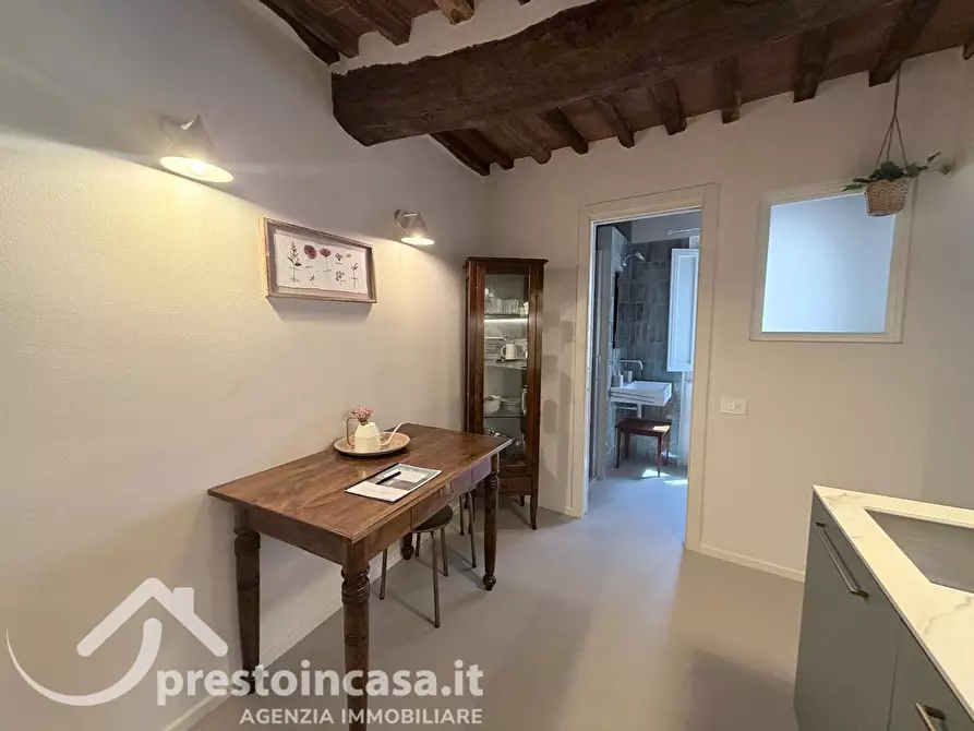 Immagine 20 di Appartamento in vendita  a Lucca