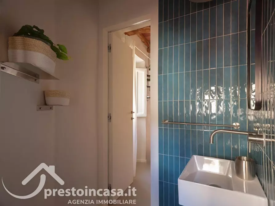 Immagine 7 di Appartamento in vendita  a Lucca