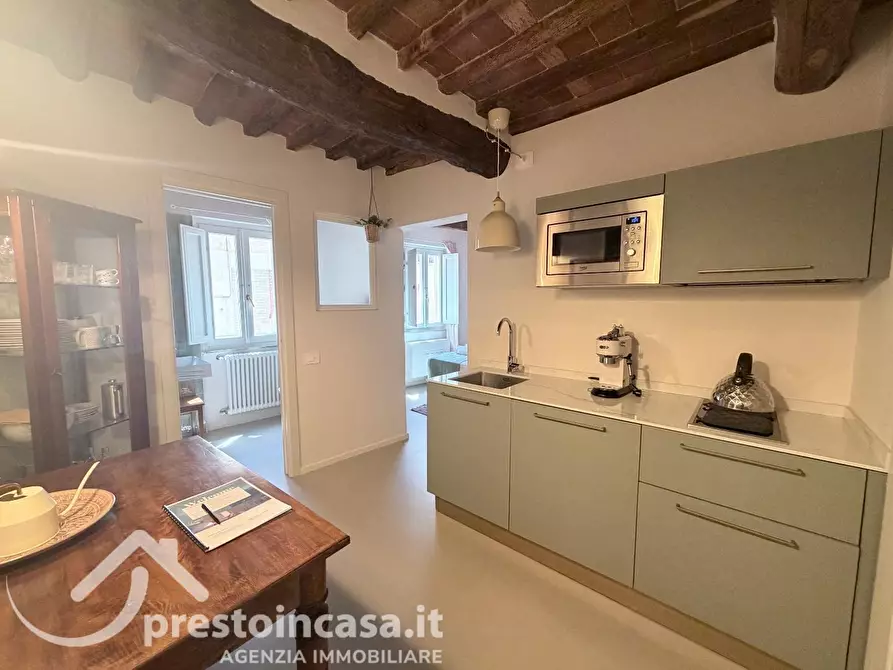 Immagine 16 di Appartamento in vendita  a Lucca