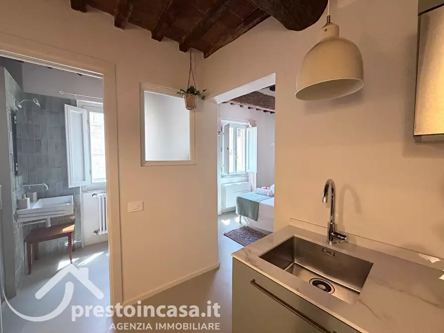 Immagine 18 di Appartamento in vendita  a Lucca