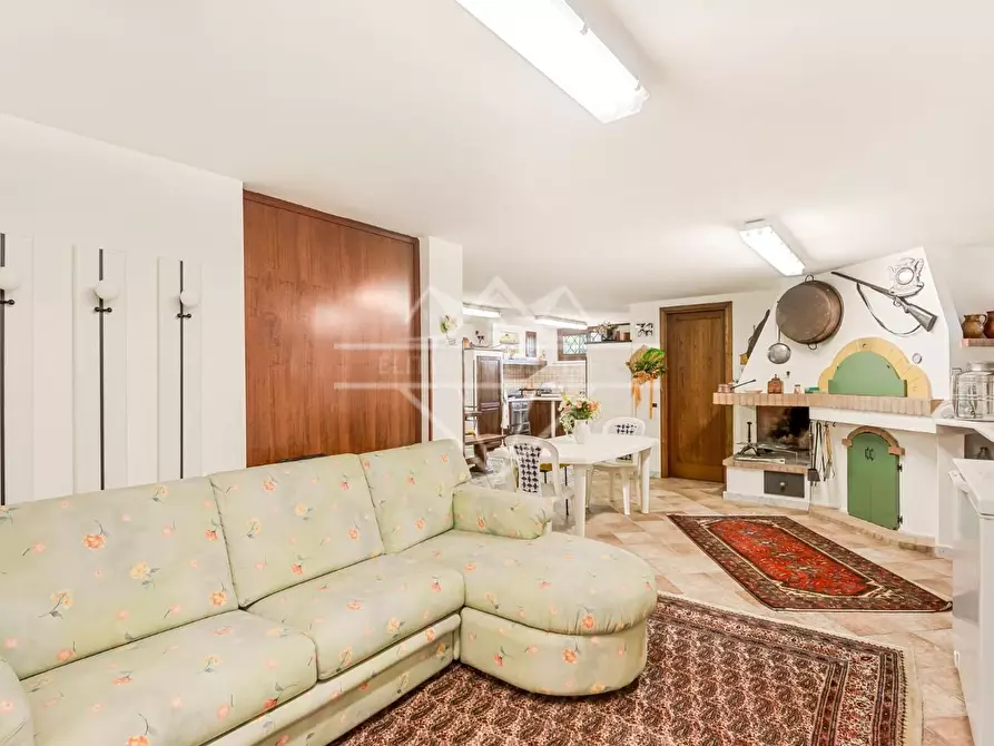 Immagine 17 di Villa in vendita  a Carrara
