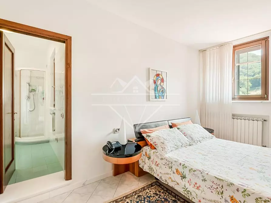 Immagine 13 di Villa in vendita  a Carrara