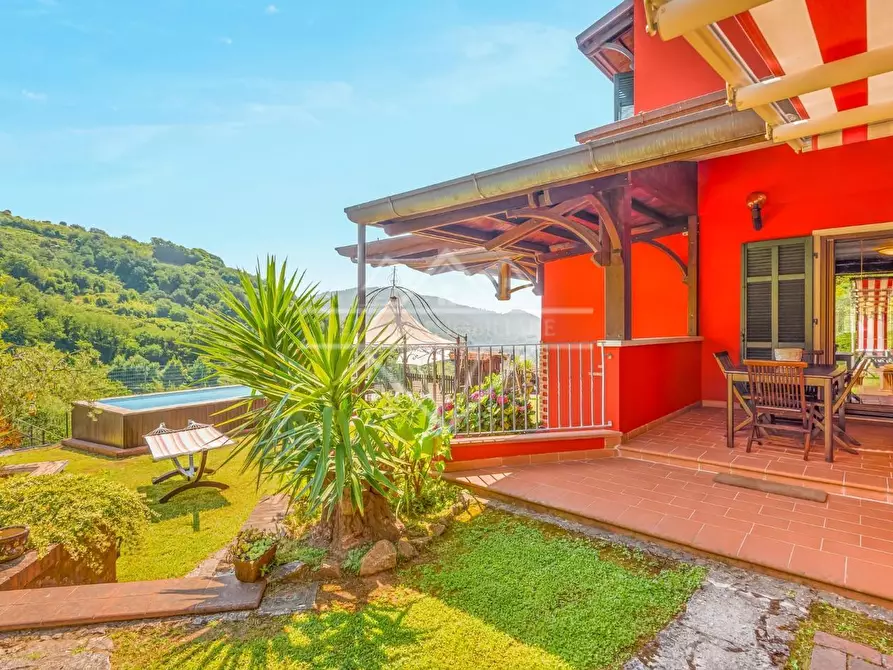 Immagine 20 di Villa in vendita  a Carrara