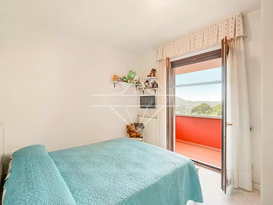 Immagine 12 di Villa in vendita  a Carrara