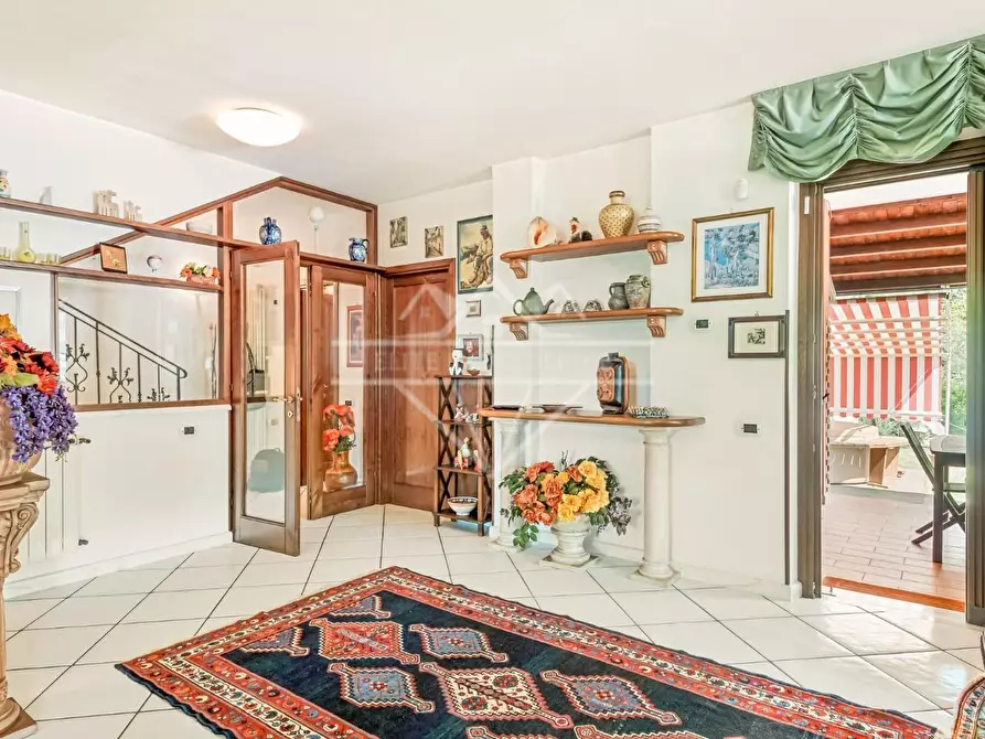 Immagine 6 di Villa in vendita  a Carrara