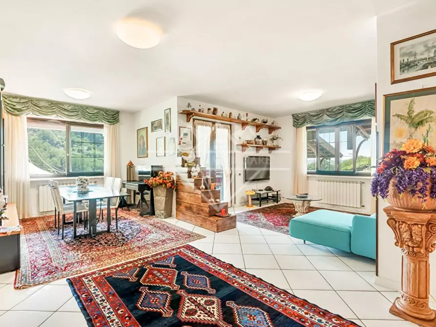 Immagine 4 di Villa in vendita  a Carrara