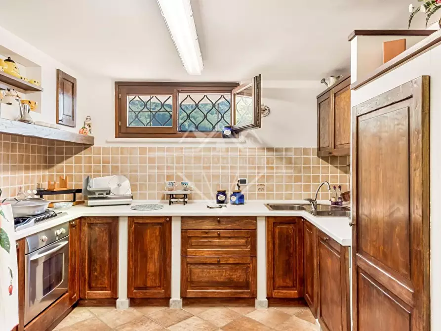Immagine 16 di Villa in vendita  a Carrara