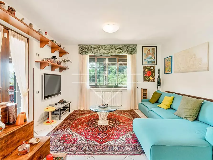 Immagine 5 di Villa in vendita  a Carrara