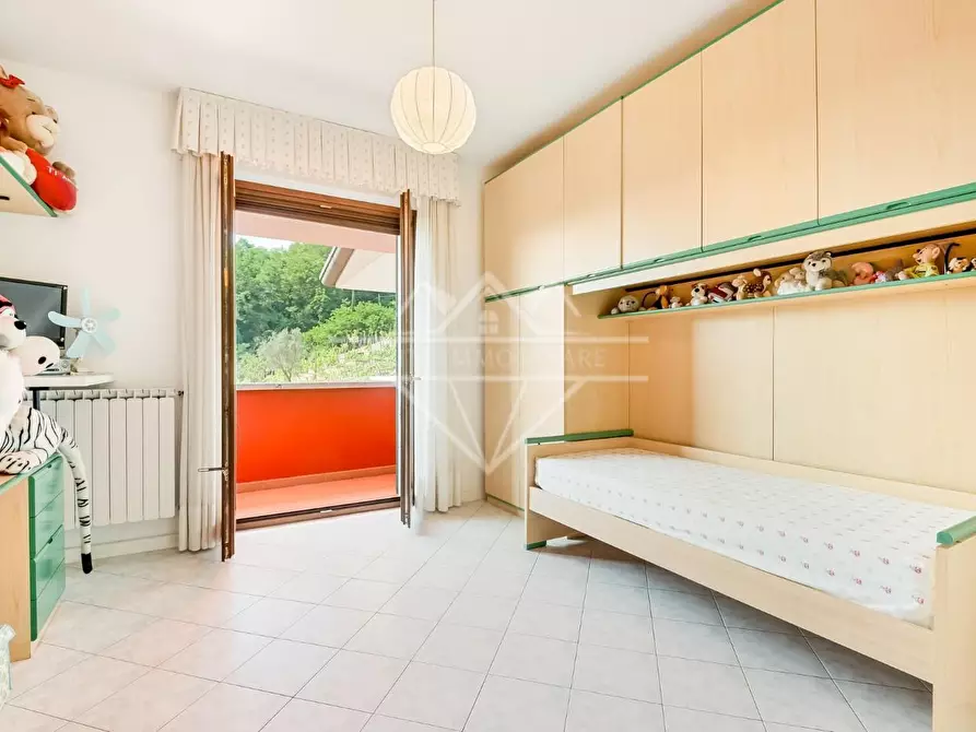 Immagine 10 di Villa in vendita  a Carrara