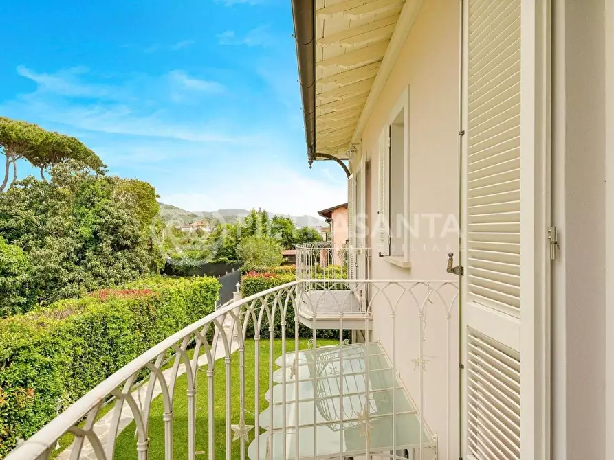 Immagine 16 di Villa in affitto  a Pietrasanta