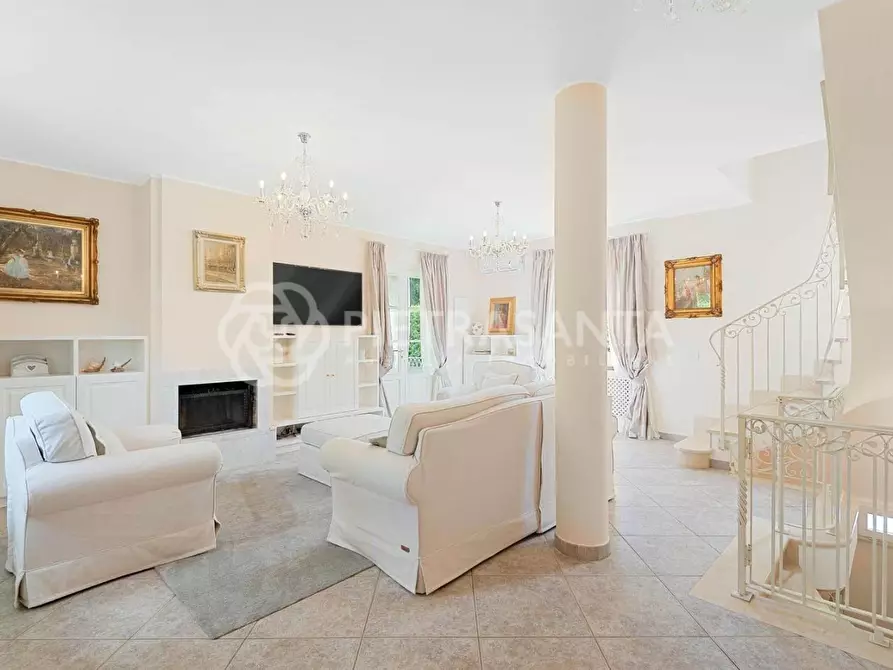 Immagine 6 di Villa in affitto  a Pietrasanta