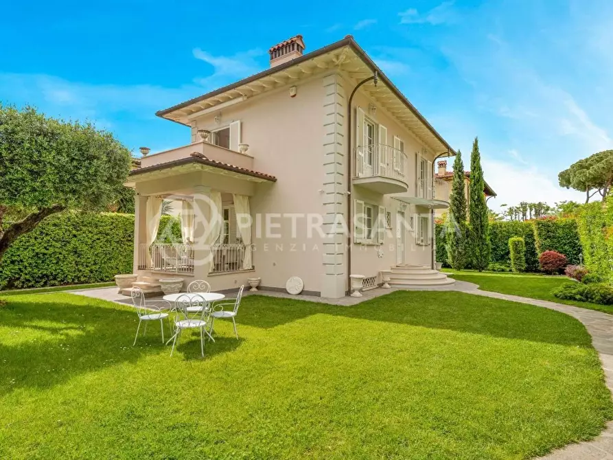 Immagine 1 di Villa in affitto  a Pietrasanta
