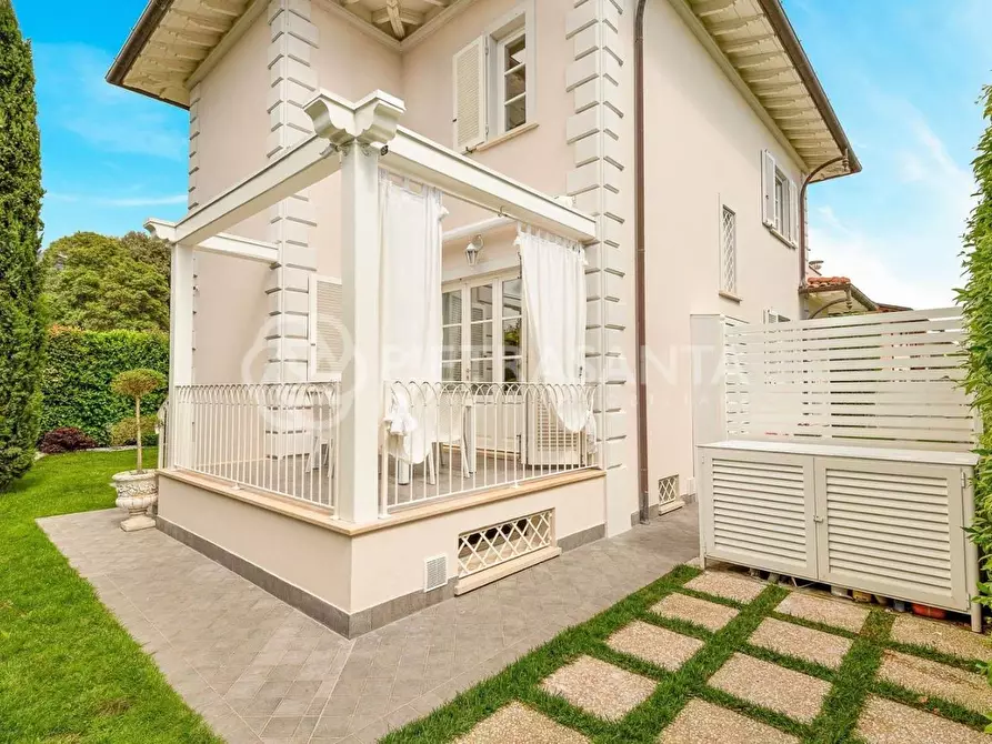 Immagine 4 di Villa in affitto  a Pietrasanta