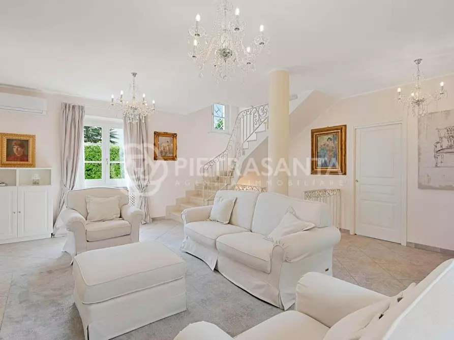 Immagine 5 di Villa in affitto  a Pietrasanta