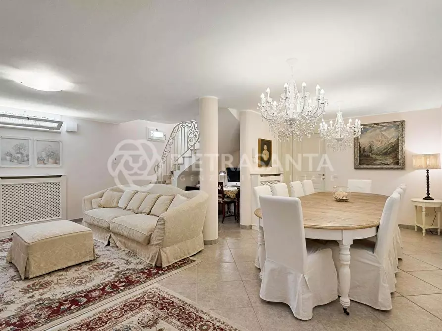 Immagine 21 di Villa in affitto  a Pietrasanta