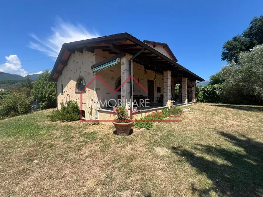 Immagine 11 di Rustico / casale in vendita  a Camaiore