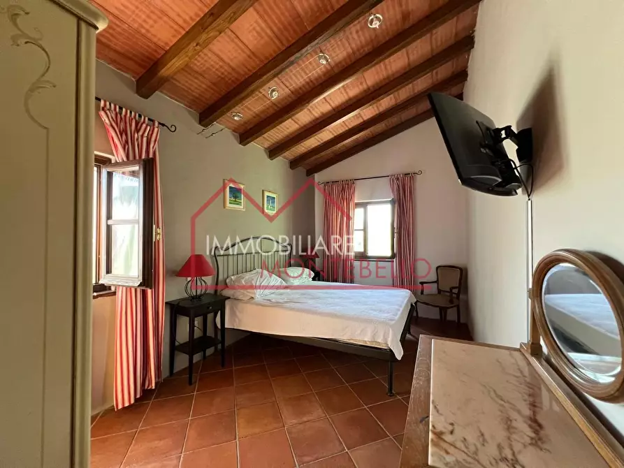 Immagine 42 di Rustico / casale in vendita  a Camaiore