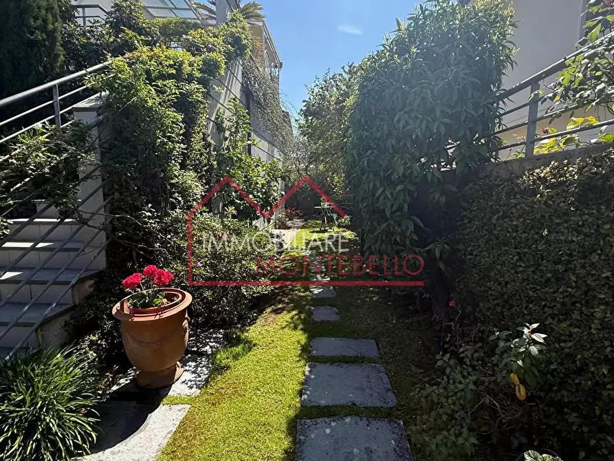 Immagine 34 di Mansarda in vendita  a Camaiore